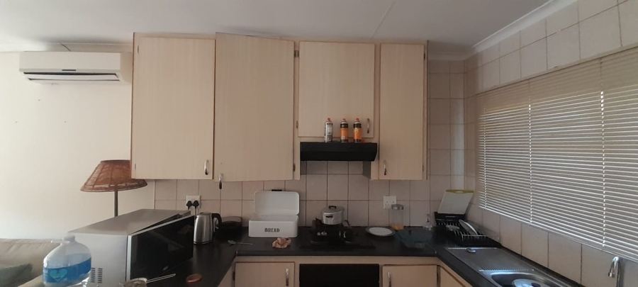 To Let 2 Bedroom Property for Rent in Flamwood North West